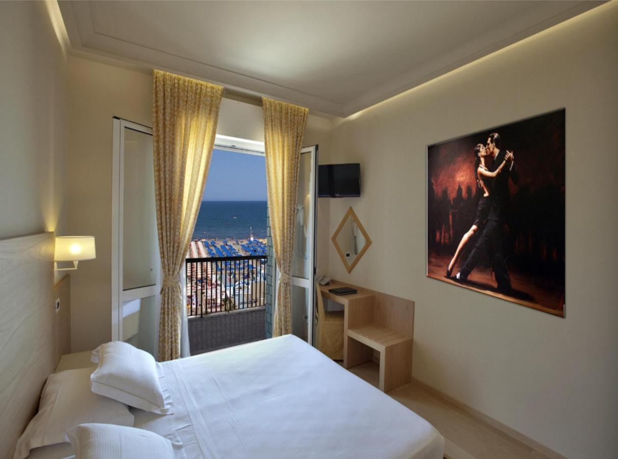 Hotel Ghirlandina Rimini Pokój zdjęcie